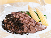 くまもとあか牛　ヒレ肉のステーキ〜武夷岩茶の焙煎香り焼き